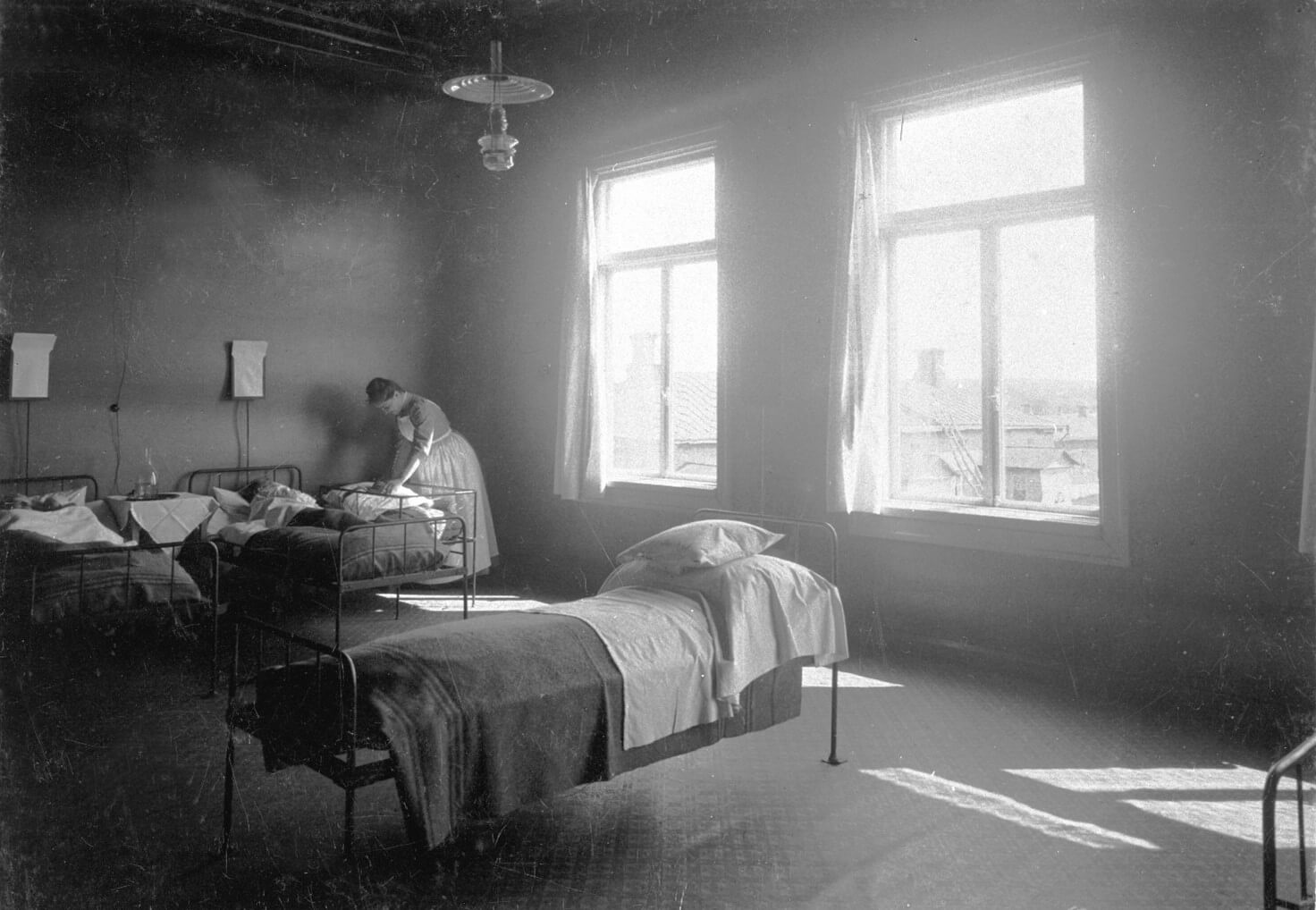 Heideken, suuri potilashuone 1890. Mustavalkoinen valokuva.